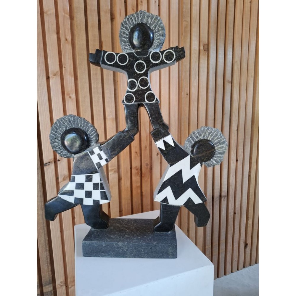 Happy three van Dominic Benhura