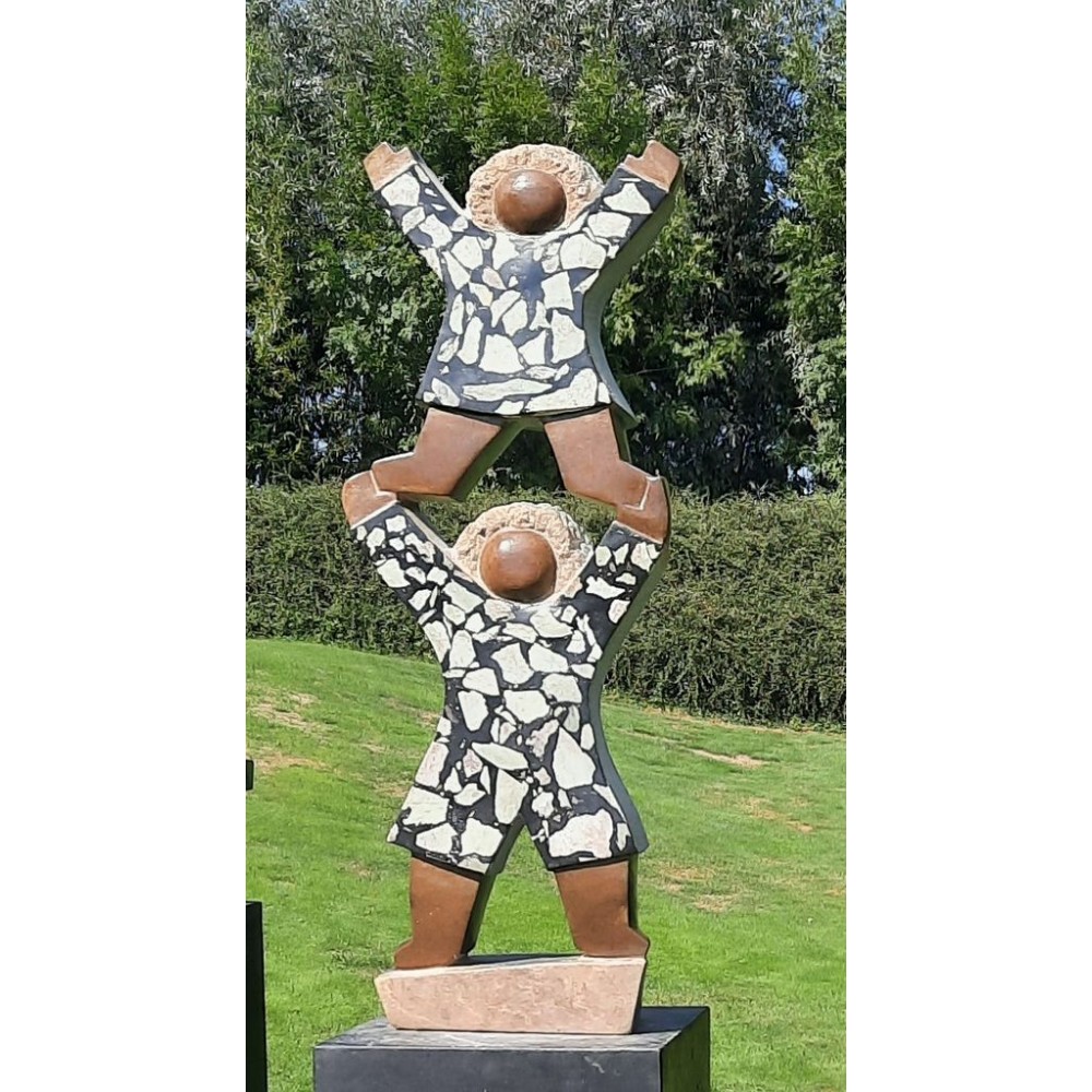 Having fun van Dominic Benhura