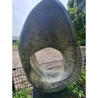 Krachtige abstracte vorm voor uw tuin.