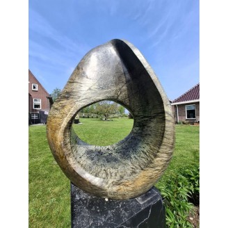 Krachtige abstracte vorm voor uw tuin.